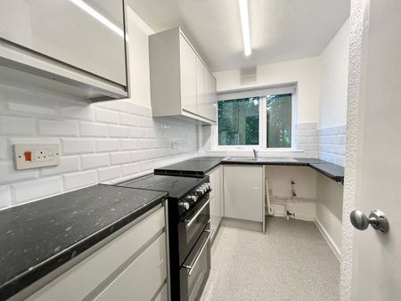 Bubwith Close, Chard, Somerset, TA20 - Photo 3