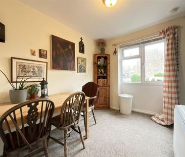 2 bedroom maisonette to rent - Photo 5
