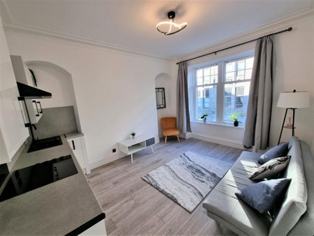 2 bedroom flat to rent - Photo 2
