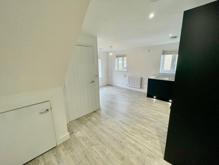2 bedroom semi-detached house to rent - Photo 3