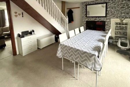 2 bedroom end of terrace house to rent - Photo 3