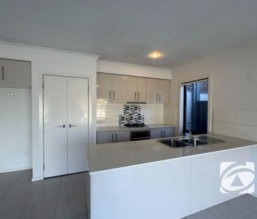MODERN 3 BEDROOM HOME WITH PRIME LOCATION! - Photo 4