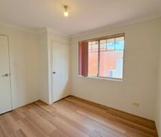 Spacious 3-Bedroom Villa with Modern Amenities - Photo 3