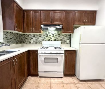 For Lease - 2417 Dundas Street Unit# 4, Toronto, Ontario - Photo 5