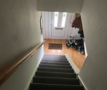 4 Bed Terraced House, Mayors Croft, CV4 - Photo 2