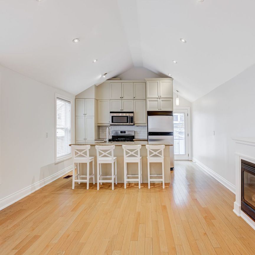 For Lease - 21 D'arcy Street Unit# Upper, Toronto, Ontario - Photo 1