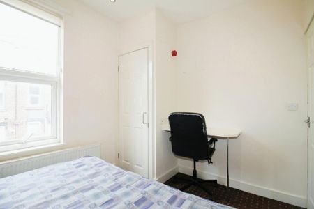 2 bedroom terraced house to rent - Photo 5
