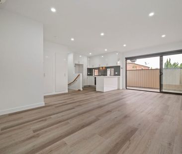 2 BEDROOM TOWNHOUSE - Photo 1