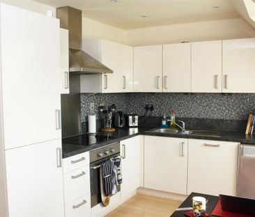2 bedroom flat to rent - Photo 6