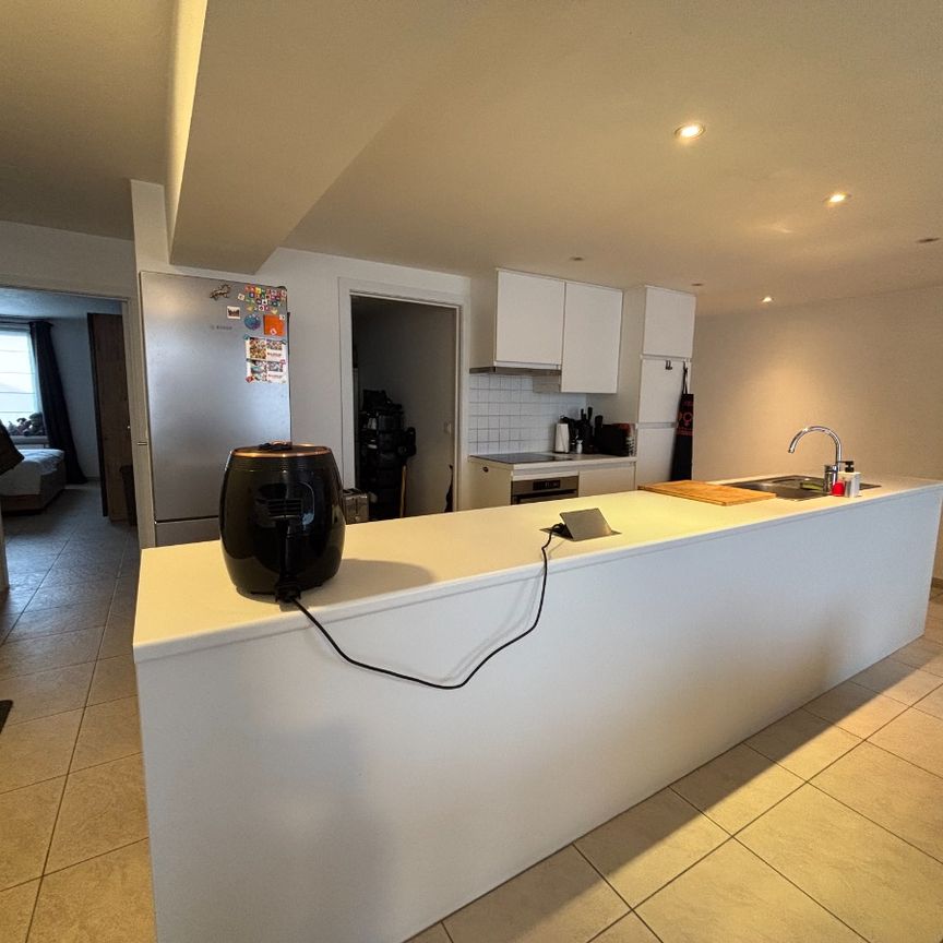 2 slaapkamer appartement met groot terras te Zwevezele! - Photo 1