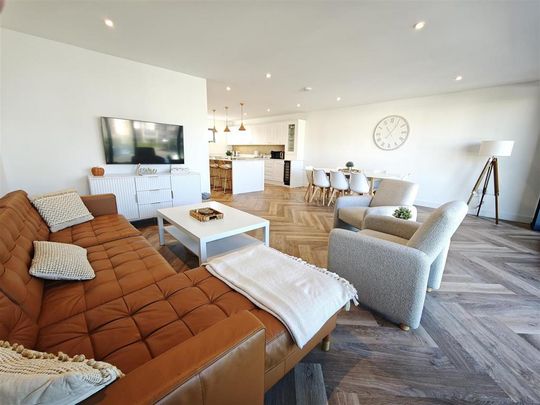 4 bedroom semi-detached house to rent - Photo 1