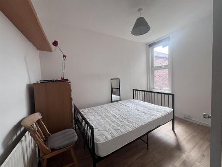 3 bedroom private hall to rent - Photo 3