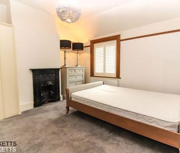 2 bedroom end of terrace house to rent - Photo 4
