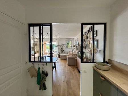 Superbe appartement T3 meublé de 78 m² avec terrasse, garage et belles prestations - Photo 2