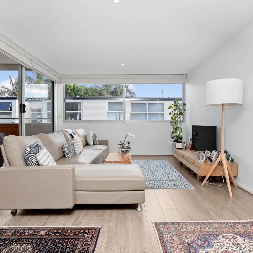 Bright Furnished Apartment with Balcony - Furnished - Photo 1