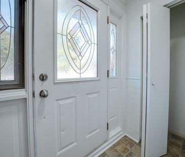 For Lease - 166 Cherrywood Drive Unit# Upper Level, Newmarket, Ontario - Photo 3