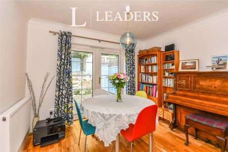 3 bedroom house to rent St Ives Gardens, Bournemouth, BH2 - Photo 2