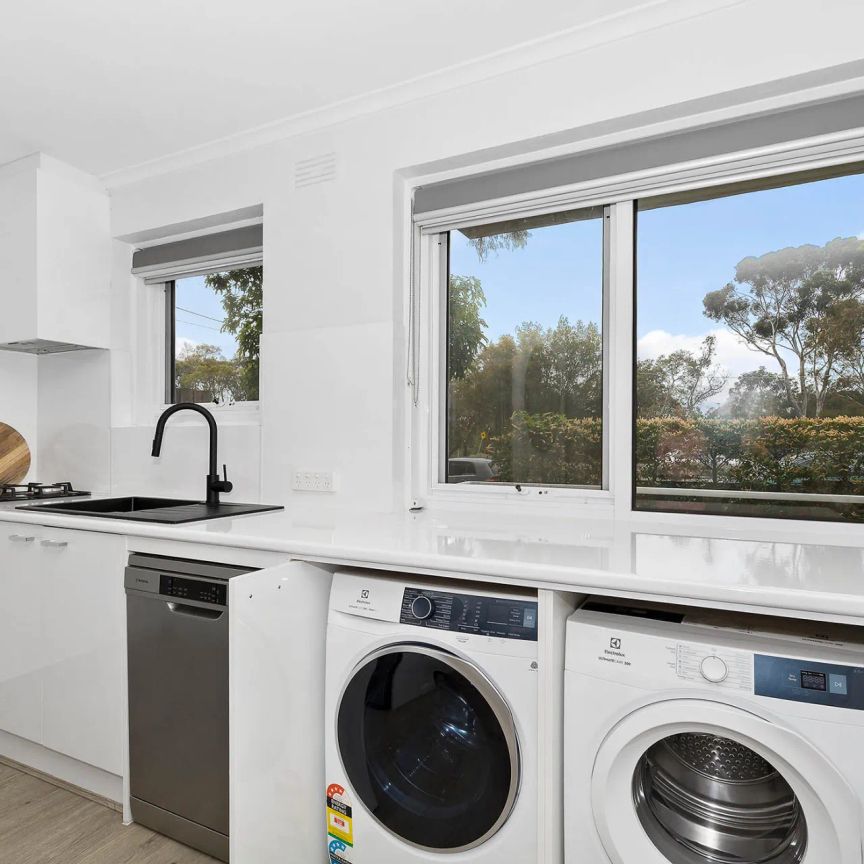 Fully Furnished and Modern - Photo 1