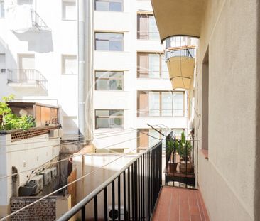 Apartment for rent on Carrer de les Moles (Eixample) - Photo 2
