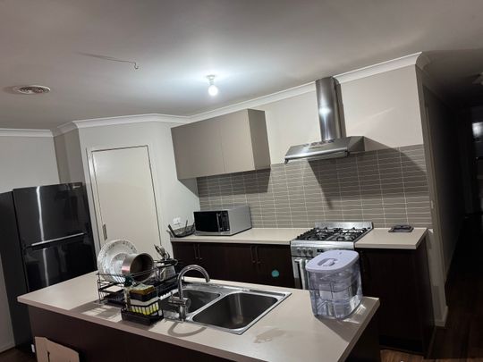 Tarneit - Photo 1