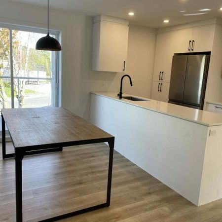 Cowansville semi-meublé 5 et 1/2 - Photo 3