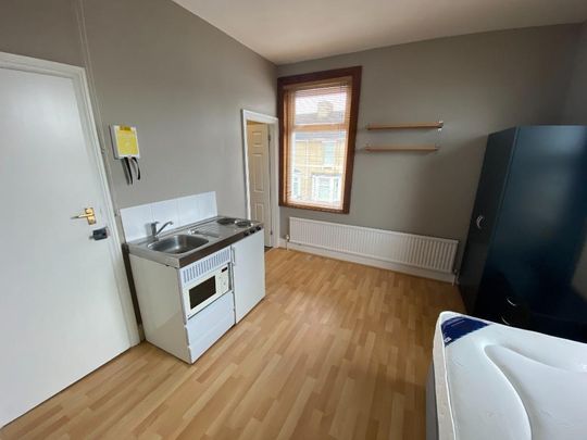 Studio to rent - Photo 1