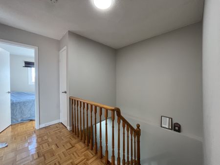 For Lease - 4327 Burnaby Court, Mississauga, Ontario - Photo 4