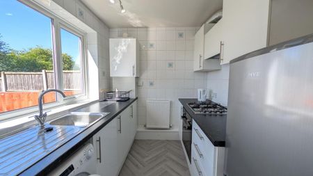 2 bedroom maisonette to rent - Photo 5