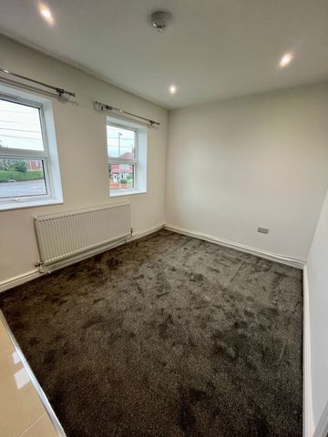 Newly refurbish 1 Bed Flat - Photo 3