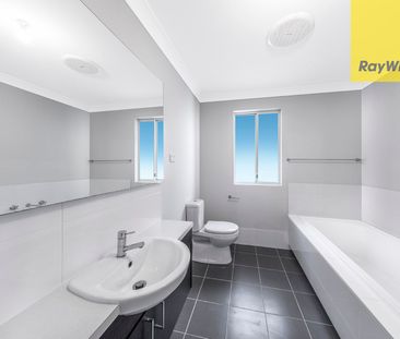 NEAR NEW LARGE HOME IN NEW ESTATE AREA! READY TO MOVE IN! - Photo 1