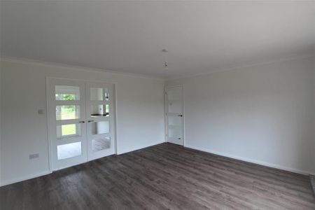 3 bedroom bungalow to rent - Photo 2