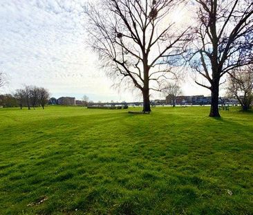 4 bedroom semi-detached house to rent - Photo 4