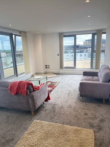 2 Bed Penthouse, North West, NG1 - Photo 2
