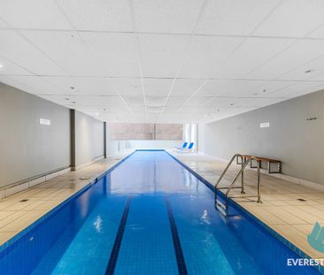 Just renovated stylish 2-bedroom, 2-bathroom apartment & parking near World Square - Photo 3