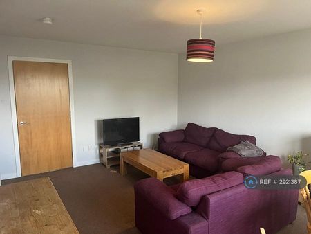 2 bedroom flat to rent - Photo 2