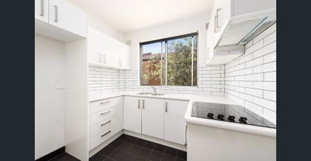 ** BRIGHT AND SUNNY ** - Photo 4