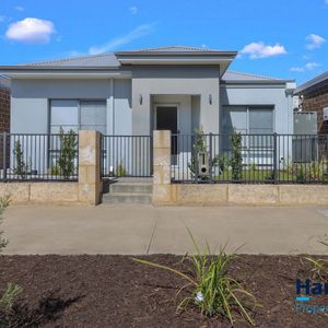 Beautiful Presented Home - Photo 3