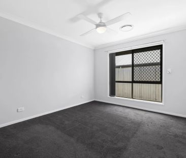 Family Home with Ducted Air-conditioning & Solar Electricity - Photo 2