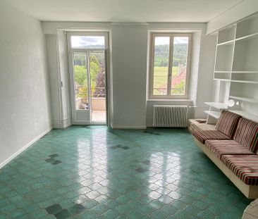 Charmant appartement de 3,5 pièces avec balcon à Tramelan - Photo 1