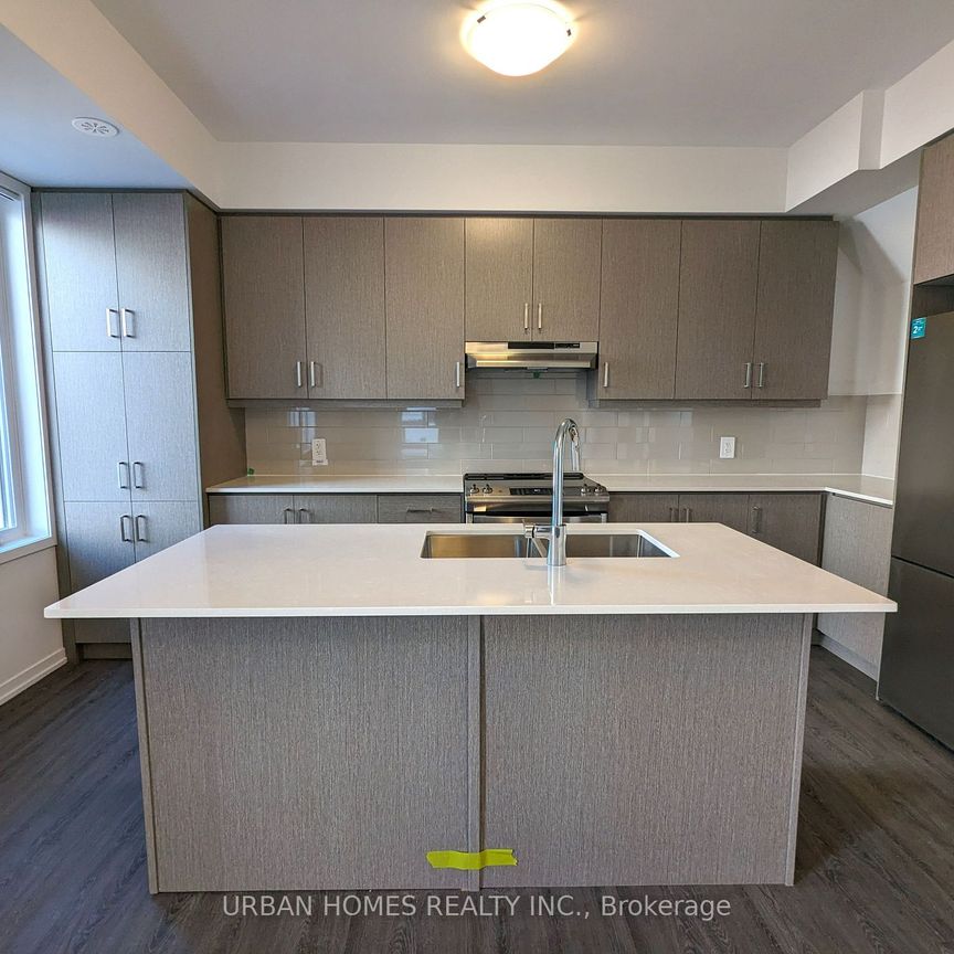 Condo Townhouse For Lease | N8050814 - Photo 1