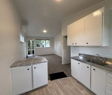 RENOVATED TWO BEDROOM UNIT IN ELLERSLIE - Photo 2