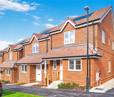 A modern three bedroom family home with private garden and parking - Photo 6