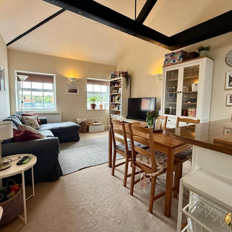 2 bedroom apartment to rent - Photo 1