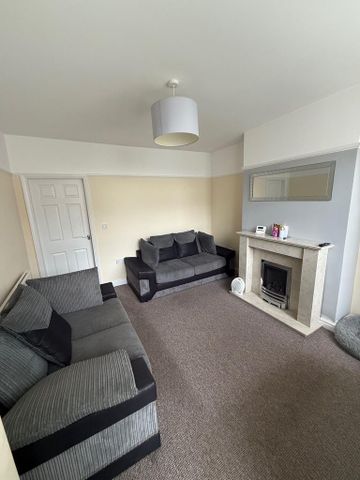 2 bedroom end of terrace house to rent - Photo 3