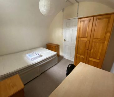 3 bedroom flat to rent - Photo 6