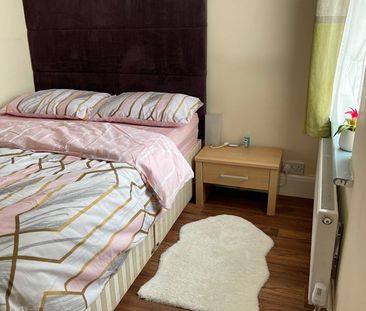 Room in a Shared House, Radstock Road, RG1 - Photo 3