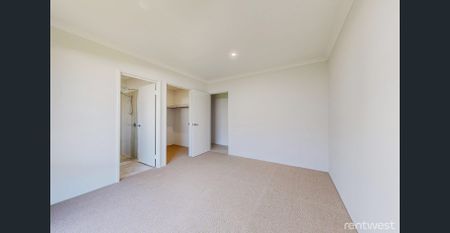 3 BEDROOM - DUAL LIVING HOME - Photo 4