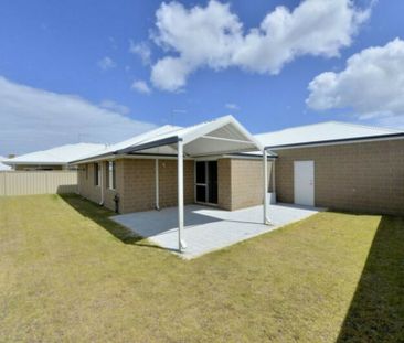 Modern Family Living in a Convenient Location. - Photo 4