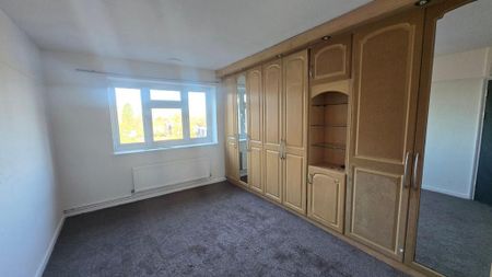 4 bedroom flat to rent - Photo 2