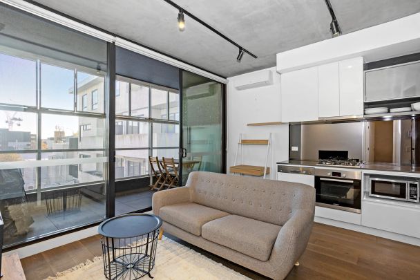 Low-maintenance living with a St Kilda vibe - FULLY FURNISHED - Photo 1